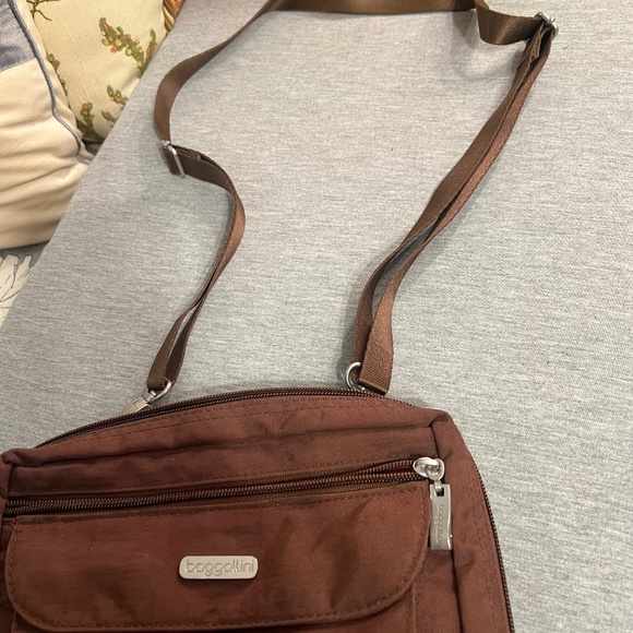 BAGGU Handbags - Baggallini Crossbody Bag